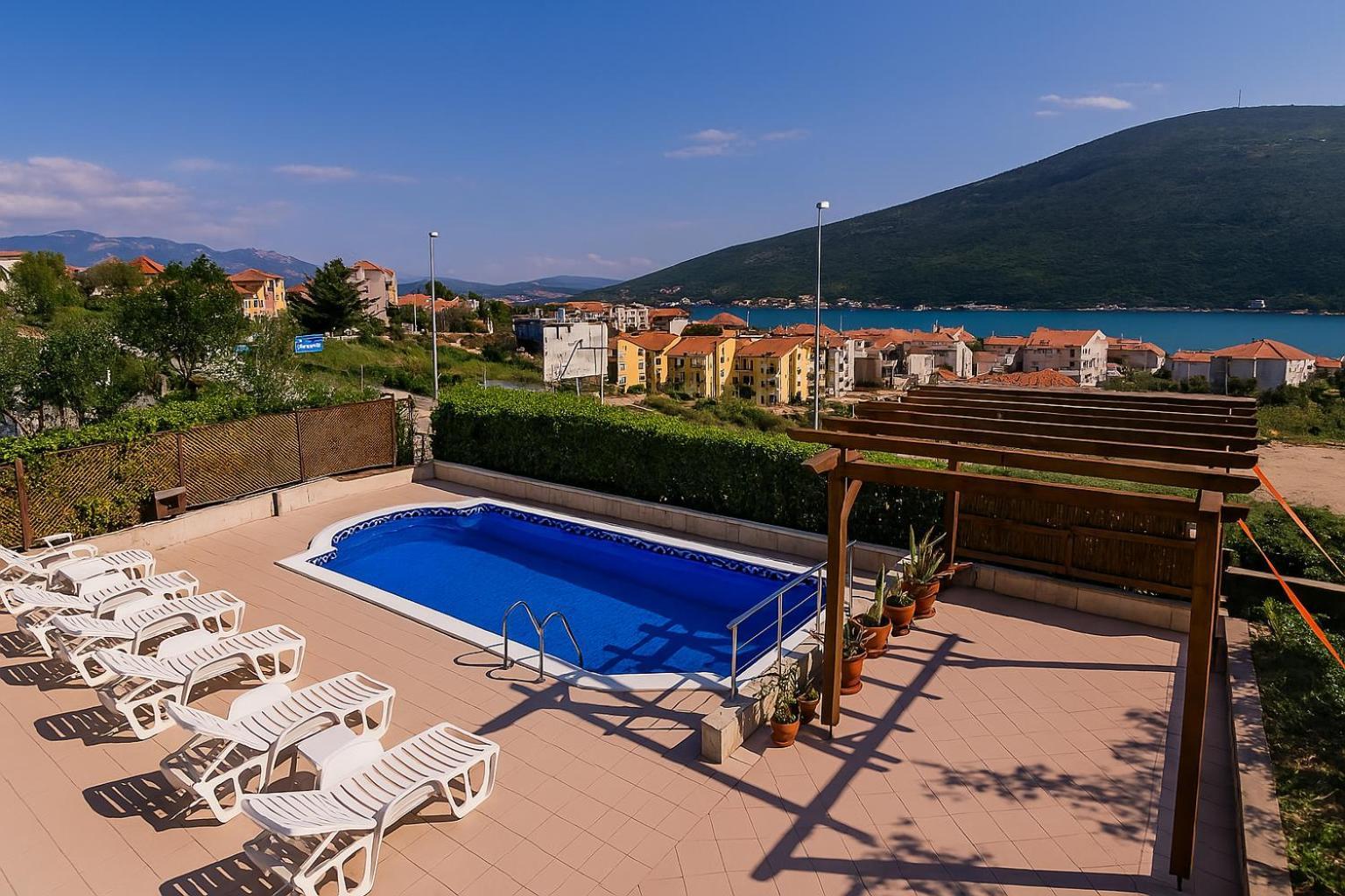 Villa Sea-N-Sun, 7 Bedrooms & Pool, Nearby Portonovi Marina. Ðenovići Exterior foto