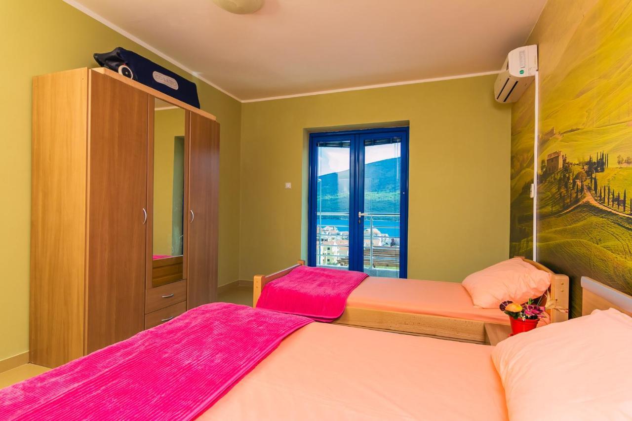 Villa Sea-N-Sun, 7 Bedrooms & Pool, Nearby Portonovi Marina. Ðenovići Exterior foto