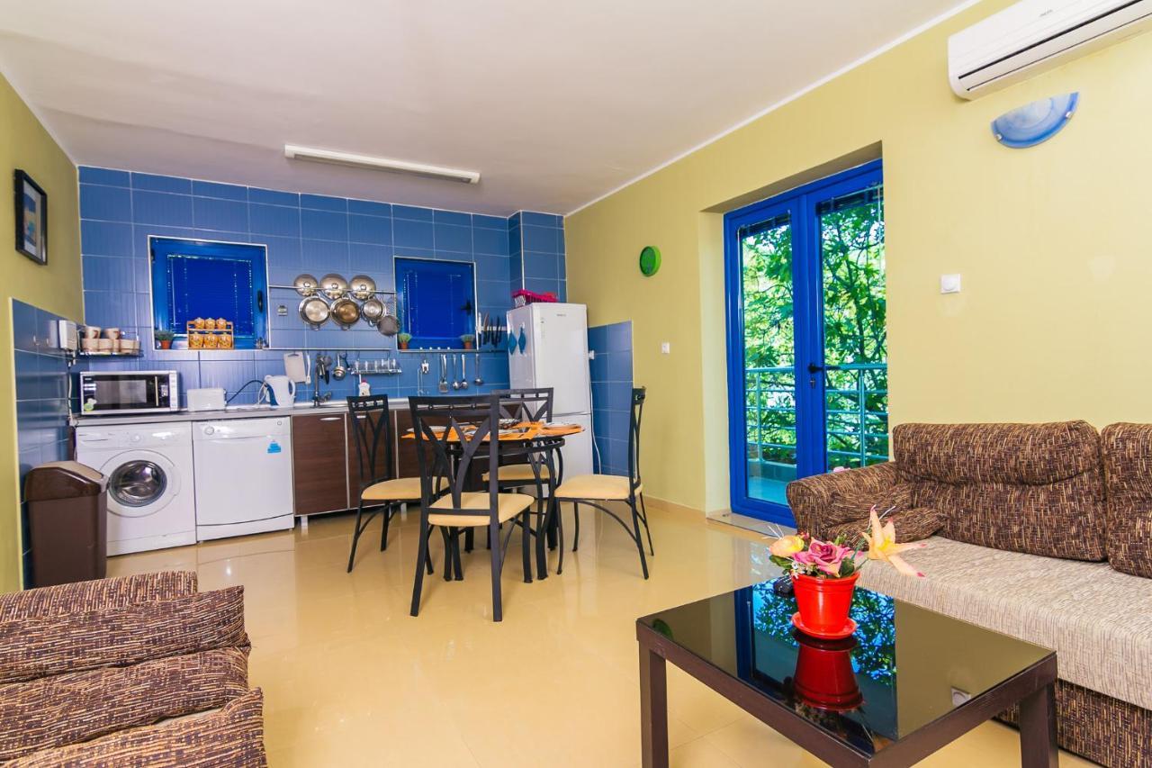 Villa Sea-N-Sun, 7 Bedrooms & Pool, Nearby Portonovi Marina. Ðenovići Exterior foto